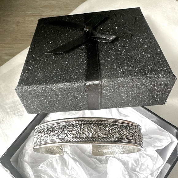 Sterling Silver .925 Detailed Bracelet - Picture 6 of 11